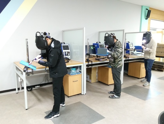 AR 증강현실 용접 교육 시스템을 도입하여 지역에서 유명해진 창녕슈퍼텍고등학교 (SOLDAMATIC 용접훈련 시뮬레이터)