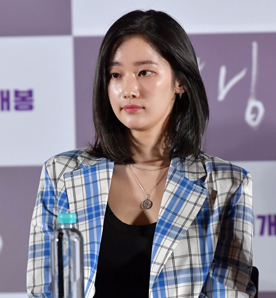  [전종서] 가슴/노출/버닝/논란/과거/나이/집안/아는형님/목걸이/인스타