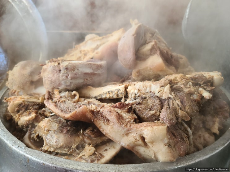  부산 수정동 맛집 88수육 - 돼지머리고기 수육과 국밥