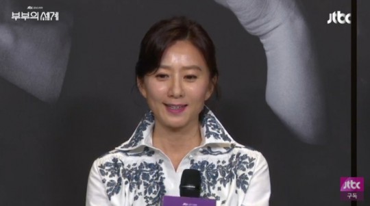 '부부의 세계' 김희애 "한소희 천상계 미모, 배우로서 이미 완성형" '부부의 세계' 김희애 "한소희 천상계 미모, 배우로서 이미 완성형"