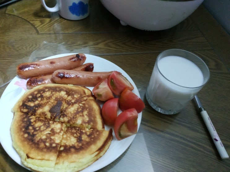  아침 먹는다
