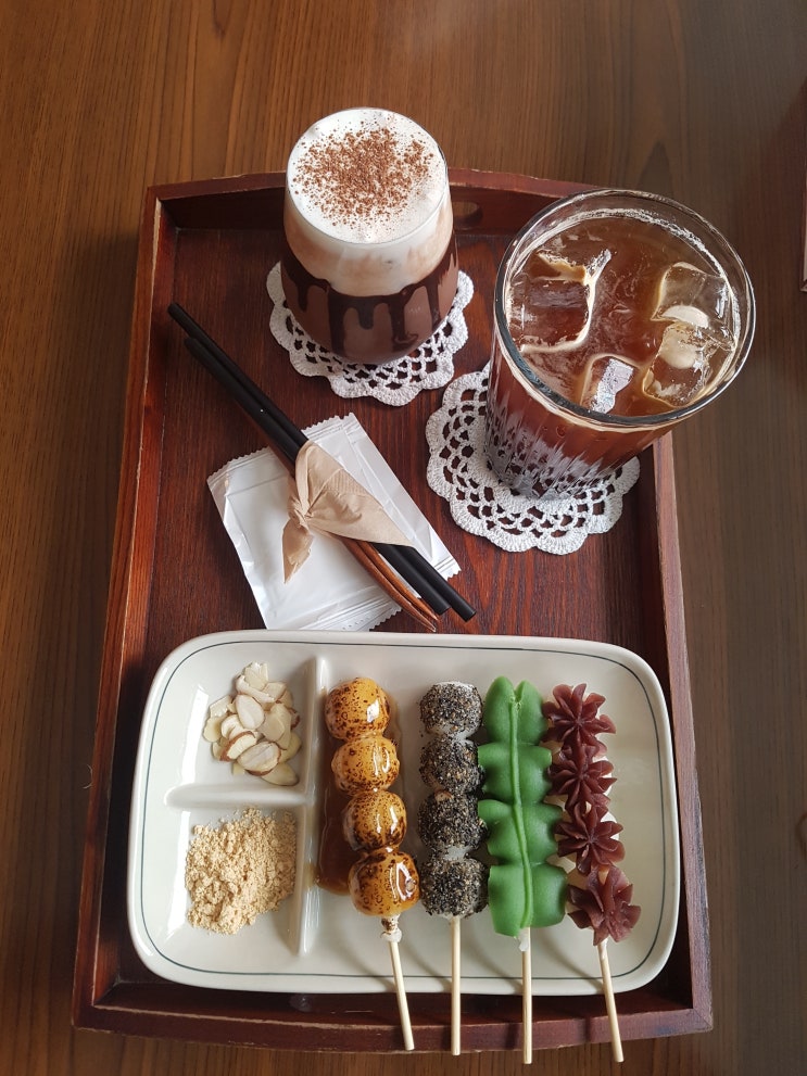  서면 전포동 코타츠가 있는 이색카페/서면카페/전포 카페거리카페/당고카페 : 녹아들다 녹카페