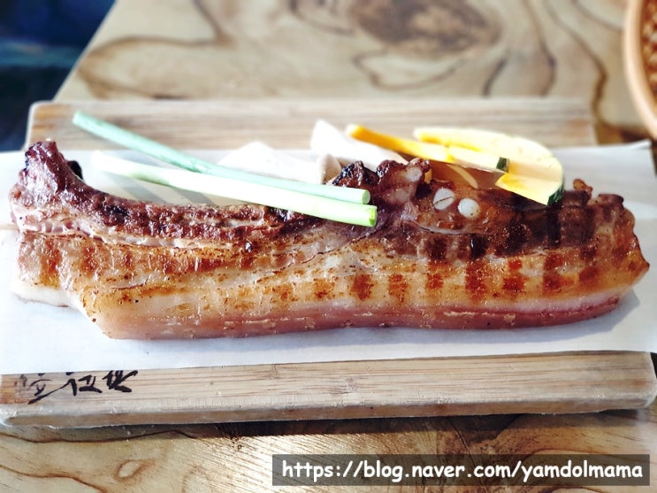  와우리맛집 한판승부 초벌구이로 육즙 가득한 통삼겹과 숯불의 조합
