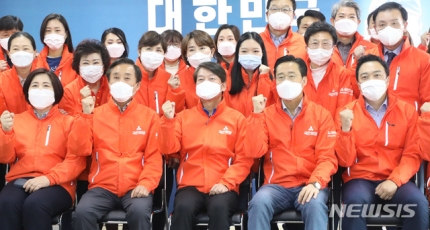 국민의당 체제정비 및 <b>혁신</b>준비<b>위원회 출범</b>(위원장 <b>안철수</b>)