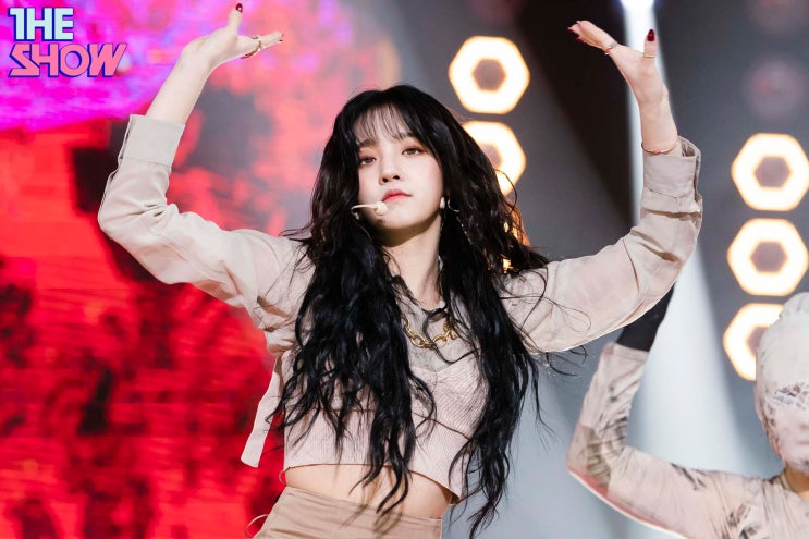 (여자)아이들 감탄사 절로 나는 미모! 美친 퍼포먼스로 한 편의 동화를 그리는 천재만재돌의 무대 (여자)아이들 감탄사 절로 나는 미모! 美친 퍼포먼스로 한 편의 동화를 그리는 천재만재돌의 무대