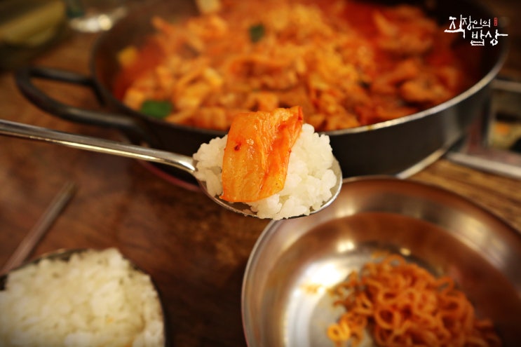  신논현역 밥집 통돼지두루치기&김치찌개전문점