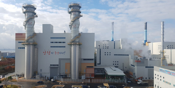 유가급락에 발전 에너지 전환, '석탄 줄이고 가스 늘린다' 유가급락에 발전 에너지 전환, '석탄 줄이고 가스 늘린다'