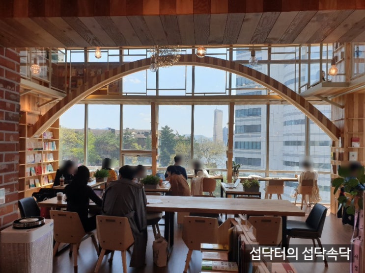  [서울 한강뷰 조용한 북카페] 채그로 :: 사진 많음+좋은 자리 고르는 법