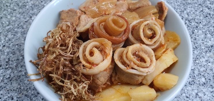  삼겹살김치꽃이 피다 말았습니다 : )