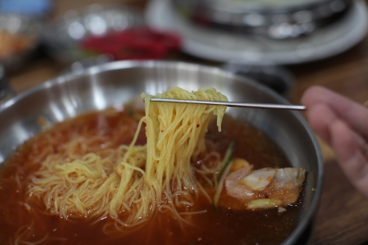  날씨 더워 지면 무조건 밀면이죠