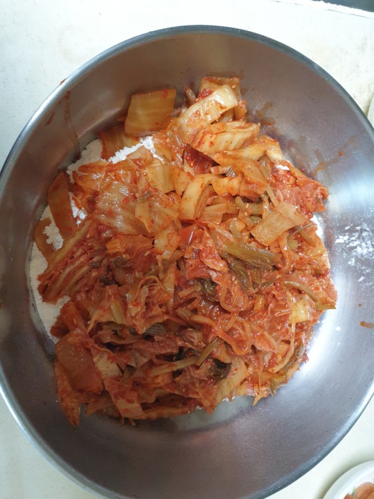  노릇노릇  김치전 맛나게 만들기