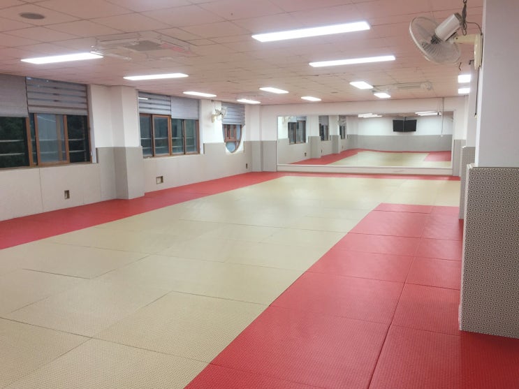  전북 익산 지원중학교 소규모실내체육시설 체육실 - 다오코리아 안전 바닥매트&안전 보호벽매트(안전패딩) 설치