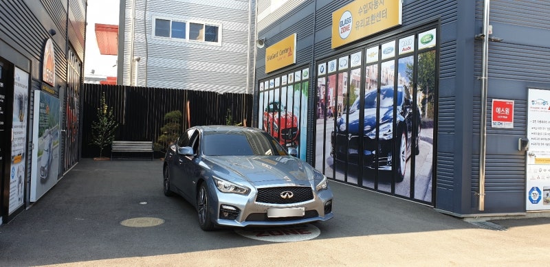 [인피니티 Q50 앞유리교환후기] 도로 주행중 돌빵 스톤칩으로 인해 INFINITI QX50 전면유리교체비....