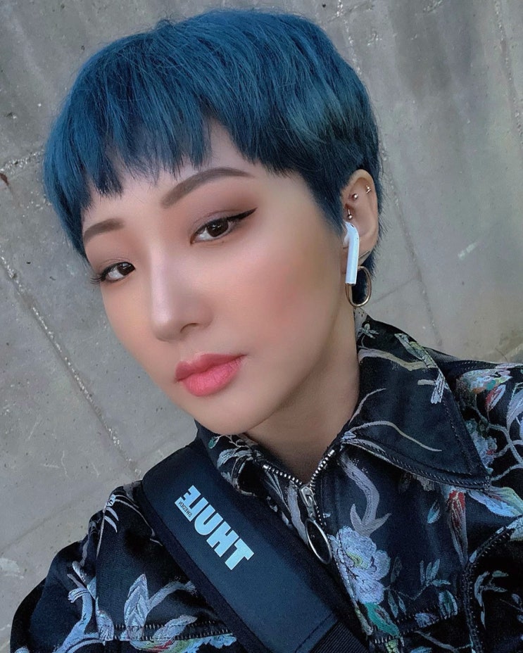  가산미용실 리안헤어 가산디지털단지역점 / 2020 팬톤컬러 클래식블루 느낌 염색 / 여자 숏컷 염색 추천