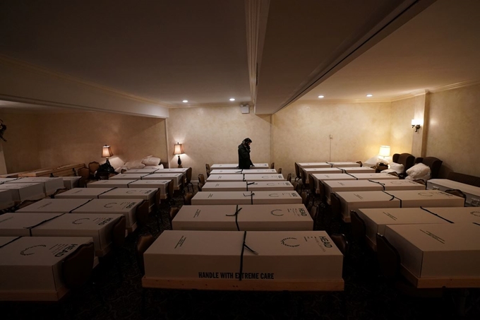 美 코로나 사망자 5만8000명, 베트남전 전사자수 넘었다 美 코로나 사망자 5만8000명, 베트남전 전사자수 넘었다
