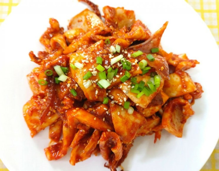  오징어구이고추창무침(4~5인분) 냉동오징어를 에어프라이어에 구워 고추장에 무쳐 만들기