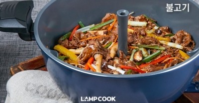 자동 조리 냄비 입니다, (자동회전으로 죽,카레 등 손이 많이 가는 음식만들기에 좋습니다)