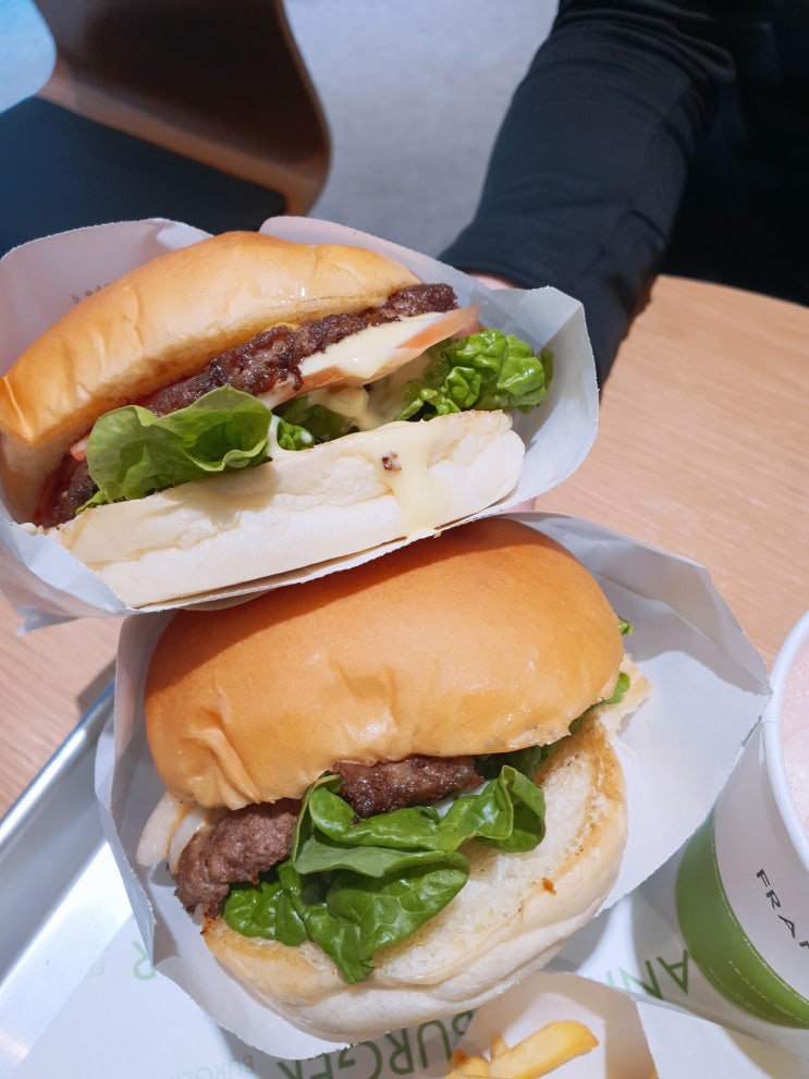  장산 수제버거 프랭크 치즈버거 미국식이라 색다르네요!
