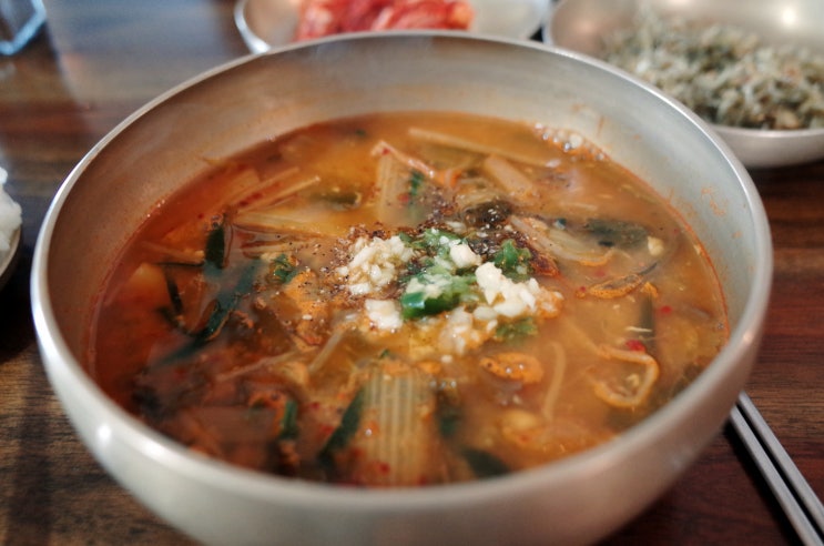  무더위를 이기는 보양음식! 진영 바다장어탕(예담 카페)