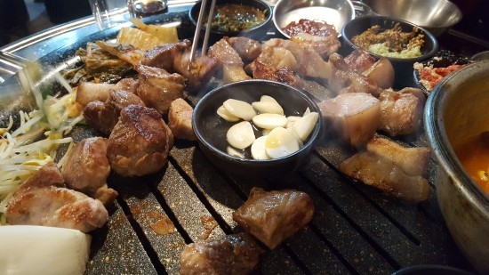 불맛 가득 입힌 수유역 조연탄의 제주먹고기 불맛 가득 입힌 수유역 조연탄의 제주먹고기