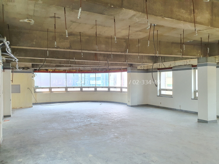  홍대입구역 인근 서교동 대로변 상가 사무실임대
