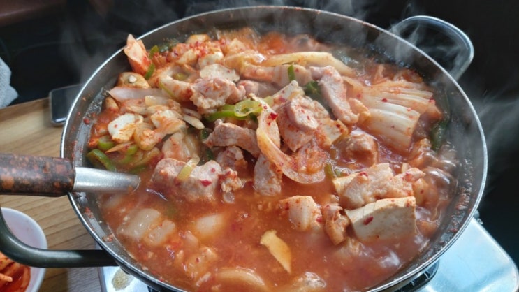  김치찌개 맛집으로 유명한 방산시장 은주정