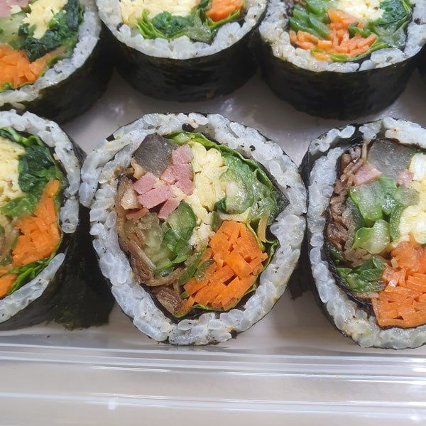 김밥쌌어요, 속많이 넣은 뚱뚱한 김밥- 케이터링 전문 소 풍앤파티 : 네이버 블로그