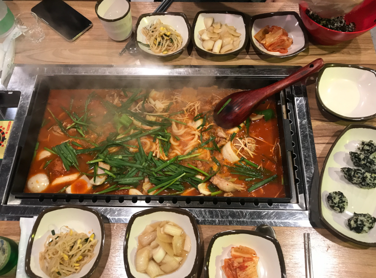  망리단길 술집 현정이네철판두루치기 오리고기맛집 망원시장 데이트 마지막 코스로 딱!