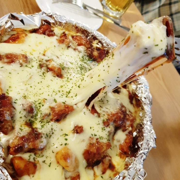  치맥데이 안양범계 치킨맛집 광계토 바베큐치킨에서 치즈품은 닭이랑 한잔~