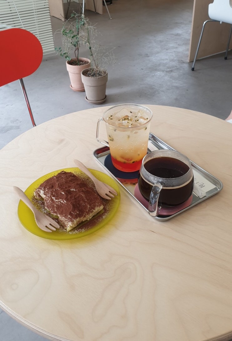  [목원대카페/원신흥동카페] 인스타감성 티라미수가 맛있는 카페 "오뤼"