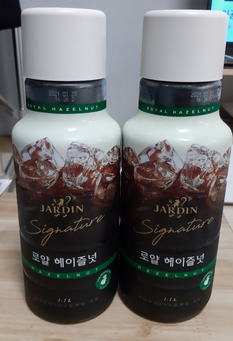  이 새벽에 커피를 샀습니다.