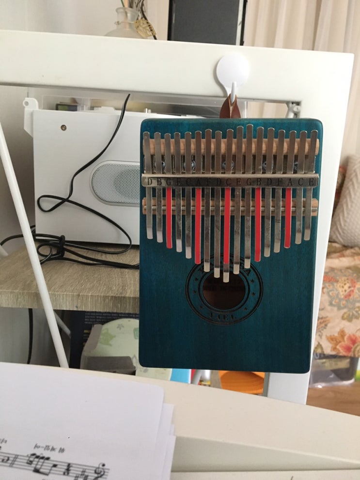  [diy] 인테리어 가벼운 물건 걸기 / 가죽 걸이 만들기/ 칼림바 보관 / 생활꿀팁 / 종이후크