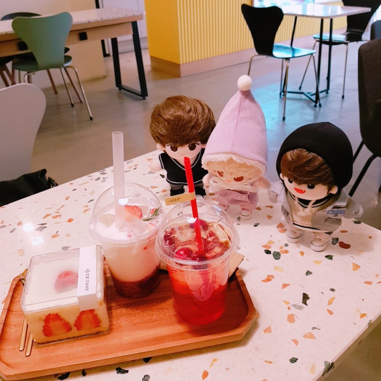 합정 쌀케이크가 맛있는 디저트 카페 '시루모락'에서 with 15cm 인형들 합정 쌀케이크가 맛있는 디저트 카페 '시루모락'에서 with 15cm 인형들