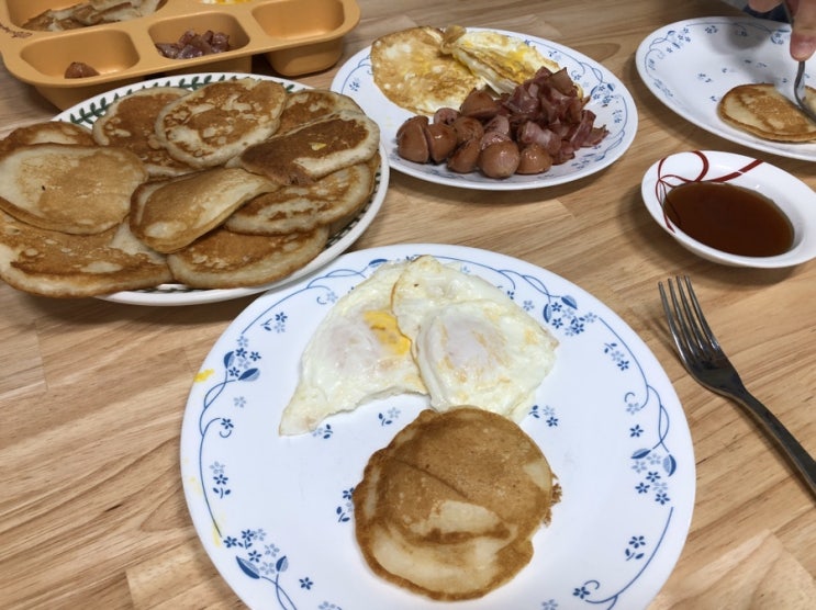  일요일 아점은 팬케이크로 간단히