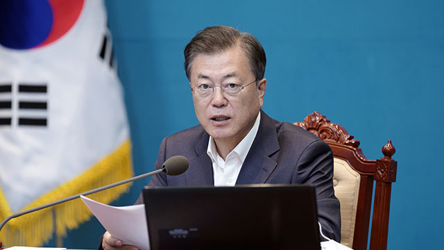 靑, 꺼내든 ‘전국민 고용보험’…“가입률 0.4%” 자영업자 설득이 관건 靑, 꺼내든 ‘전국민 고용보험’…“가입률 0.4%” 자영업자 설득이 관건