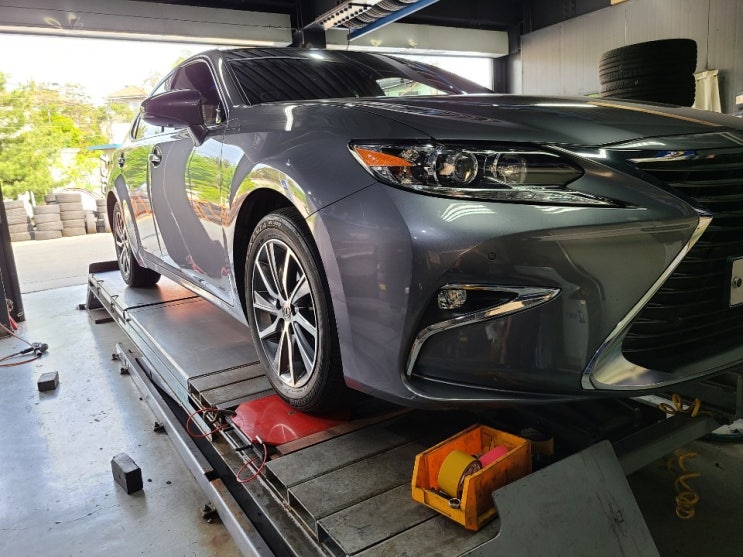  렉서스 ES300h 차량 17인치 타이어 추천 금호 마제스티9 215/55R17 타이어 교체 작업 휠얼라이먼트