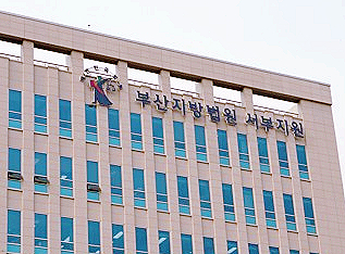 여고생 제자에게 “언니 뽕 대박” 여성 가슴사진, 고양이 생식기사진등 전송한 여교사, 항소심도 벌금 300만원 여고생 제자에게 “언니 뽕 대박” 여성 가슴사진, 고양이 생식기사진등 전송한 여교사, 항소심도 벌금 300만원