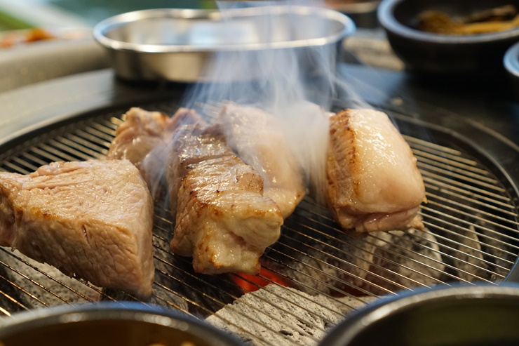  숙성삼겹 맛있는집 강남에 위치한 질좋은고기먹방!! 원조부안집 강남점!