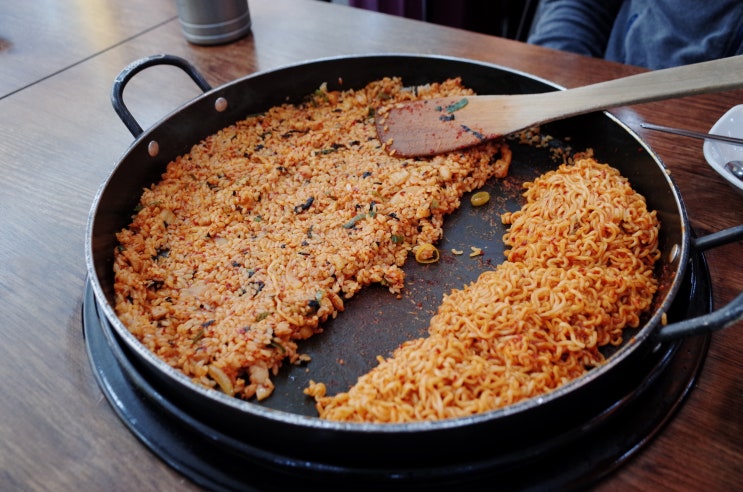  맛있는 상상이 시작되는 곳! 유가네 닭야채볶음밥