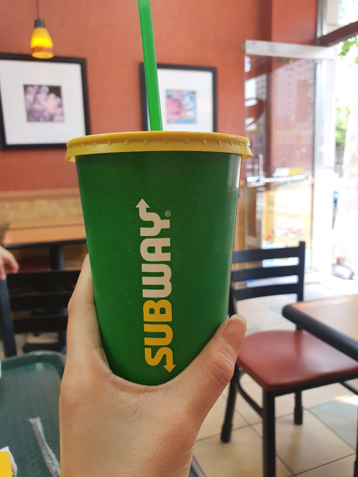  Subway 메뉴판 (쉬림프 샌드위치에 에그마요 추가 추천!)