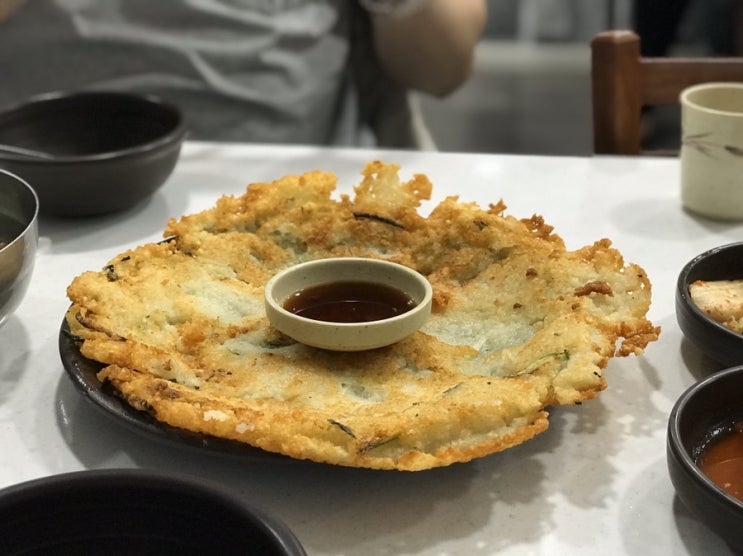  대전 문창동 맛집, 바삭한 감자전과 해물칼국수,수제비 맛집 문창시장 감자바위골