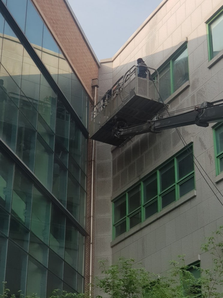  파주 학교 외부유리창청소 현장