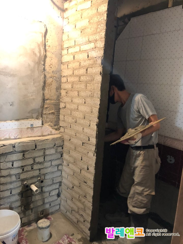  시몬스의 흔들리지 않는 편안함에서 배웠습니다.