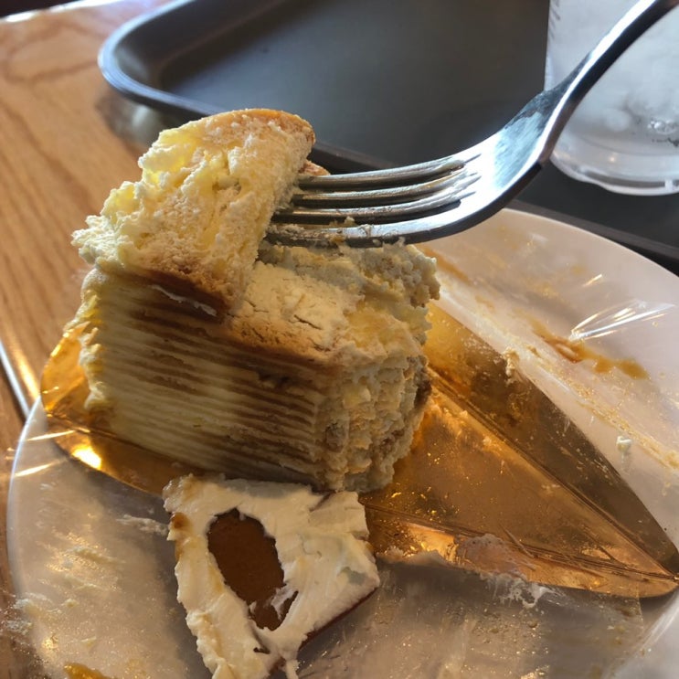 커피빈 신상_ 달고나 크레이프케익 후기+칼로리
