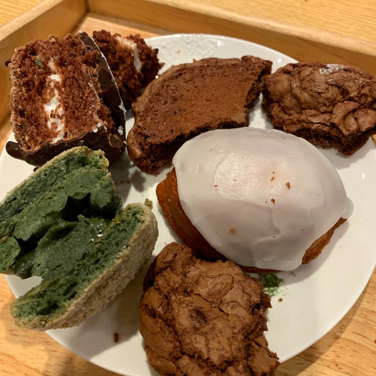  [논현동] 카페 '데쎄르룸'에서 디저트힐링하고 오다. (선정릉카페, 선정릉마카롱, 논현카페, 카페추천, 다쿠아즈, 베이킹클래스)