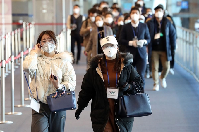 클럽 간 군인 2명도 확진…76일 만에 휴가 비상 클럽 간 군인 2명도 확진…76일 만에 휴가 비상