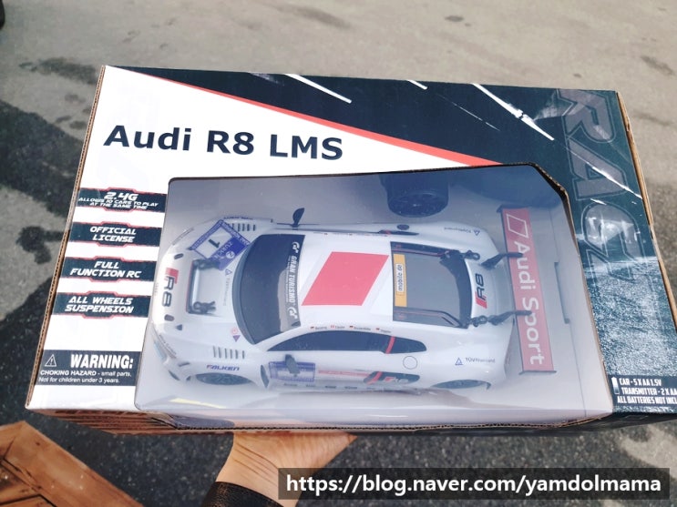 어린이RC카 어린이날 선물로 Audi R8 LMS 레프리카 구입