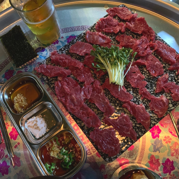상수/합정 술집 당일 도축한 신선한 육사시미 <육회로> 추천!