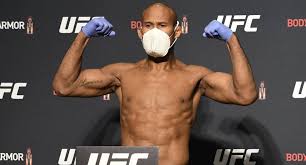 UFC, 선수 코로나 확진에도 3개 대회 그대로 진행.. 나머지 파이터들은 음성 UFC, 선수 코로나 확진에도 3개 대회 그대로 진행.. 나머지 파이터들은 음성