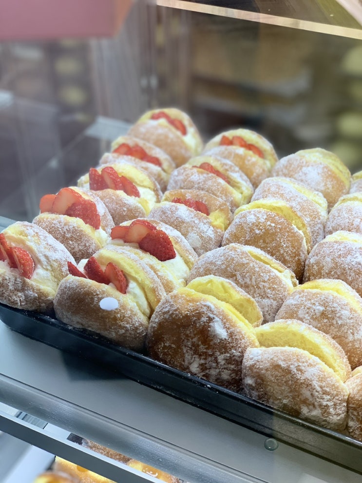  줄서서 사먹는 도너츠 노티드 도넛 갤러리아 광교 (Knotted donuts) 솔직 후기!
